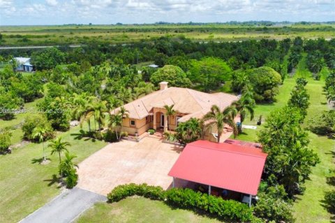 House in Miami, Florida 3 bedrooms, 252.88 sq.m. № 1984580 - photo 9