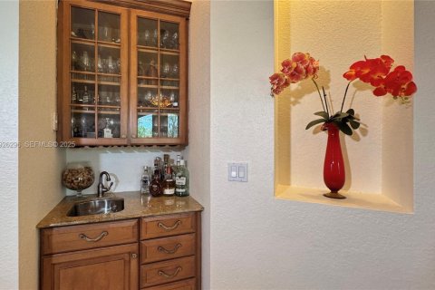 House in Miami, Florida 3 bedrooms, 252.88 sq.m. № 1984580 - photo 22