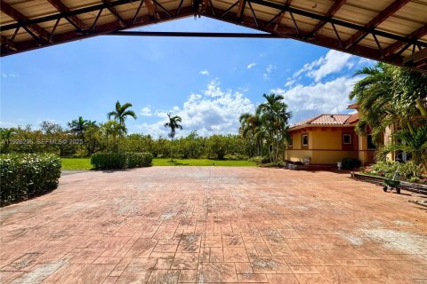 House in Miami, Florida 3 bedrooms, 252.88 sq.m. № 1984580 - photo 5