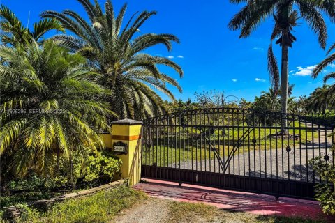 House in Miami, Florida 3 bedrooms, 252.88 sq.m. № 1984580 - photo 14