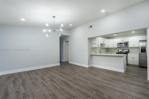 Condominio en venta en Miami, Florida, 3 dormitorios, 144 m2 № 1946585 - foto 5