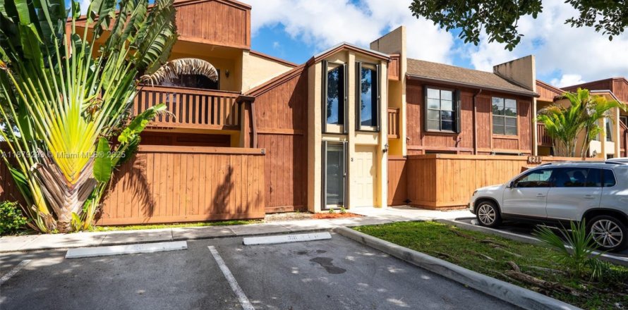 Condo in Miami, Florida, 3 bedrooms № 1946585