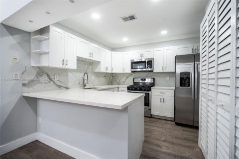Condominio en venta en Miami, Florida, 3 dormitorios, 144 m2 № 1946585 - foto 9