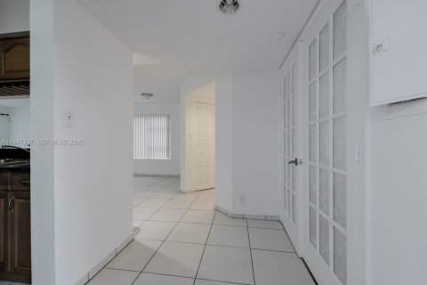 Купить кондоминиум в Майами, Флорида 2 спальни, 113.71м2, № 1998560 - фото 3