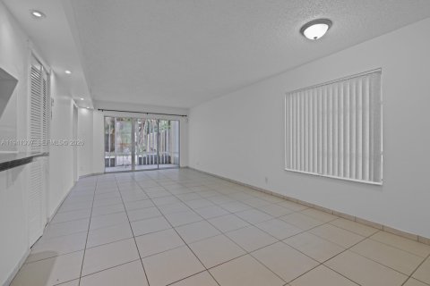 Купить кондоминиум в Майами, Флорида 2 спальни, 113.71м2, № 1998560 - фото 4