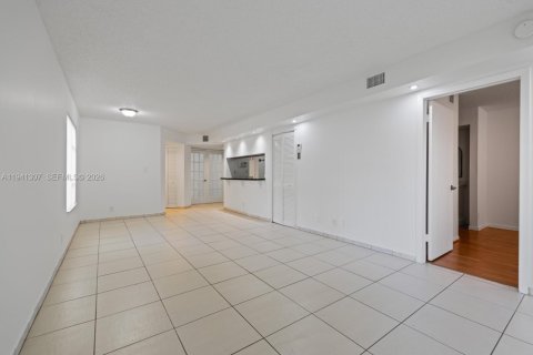 Купить кондоминиум в Майами, Флорида 2 спальни, 113.71м2, № 1998560 - фото 7