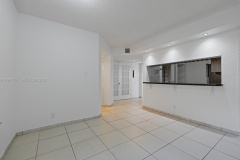 Купить кондоминиум в Майами, Флорида 2 спальни, 113.71м2, № 1998560 - фото 8