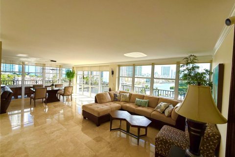 Condominio en venta en Hallandale Beach, Florida, 2 dormitorios, 132.85 m2 № 2052193 - foto 5