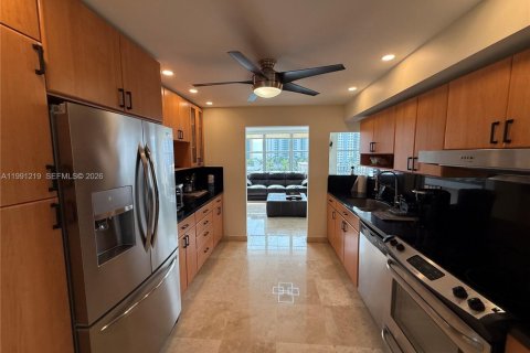 Condominio en venta en Hallandale Beach, Florida, 2 dormitorios, 132.85 m2 № 2052193 - foto 11