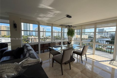 Condominio en venta en Hallandale Beach, Florida, 2 dormitorios, 132.85 m2 № 2052193 - foto 4