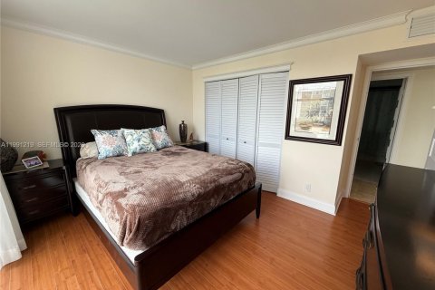 Condominio en venta en Hallandale Beach, Florida, 2 dormitorios, 132.85 m2 № 2052193 - foto 12