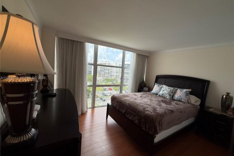 Condominio en venta en Hallandale Beach, Florida, 2 dormitorios, 132.85 m2 № 2052193 - foto 14