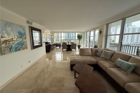 Condominio en venta en Hallandale Beach, Florida, 2 dormitorios, 132.85 m2 № 2052193 - foto 10