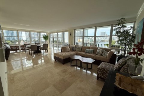 Condominio en venta en Hallandale Beach, Florida, 2 dormitorios, 132.85 m2 № 2052193 - foto 7