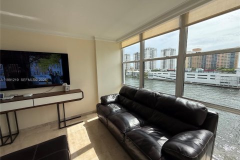 Condominio en venta en Hallandale Beach, Florida, 2 dormitorios, 132.85 m2 № 2052193 - foto 3