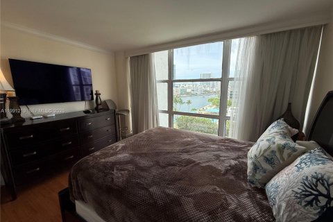Condominio en venta en Hallandale Beach, Florida, 2 dormitorios, 132.85 m2 № 2052193 - foto 13