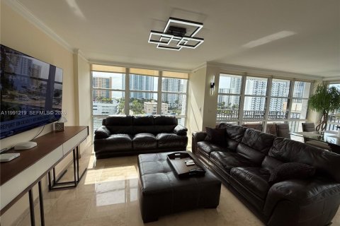 Condominio en venta en Hallandale Beach, Florida, 2 dormitorios, 132.85 m2 № 2052193 - foto 9