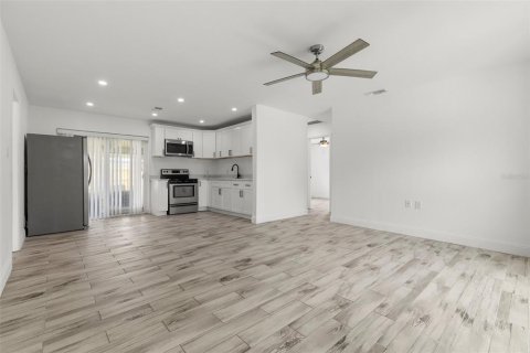 Casa en venta en New Port Richey, Florida, 3 dormitorios, 95.22 m2 № 1684582 - foto 3