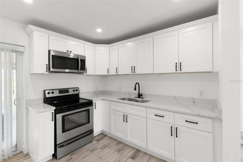 Casa en venta en New Port Richey, Florida, 3 dormitorios, 95.22 m2 № 1684582 - foto 8