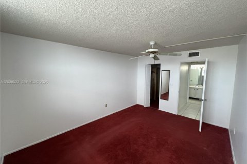 Condo in North Miami Beach, Florida, 1 bedroom  № 2182209 - photo 3