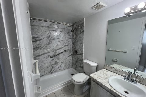 Condo in North Miami Beach, Florida, 1 bedroom  № 2182209 - photo 5