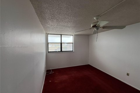 Condo in North Miami Beach, Florida, 1 bedroom  № 2182209 - photo 4