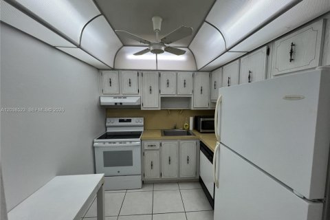 Condo in North Miami Beach, Florida, 1 bedroom  № 2182209 - photo 6