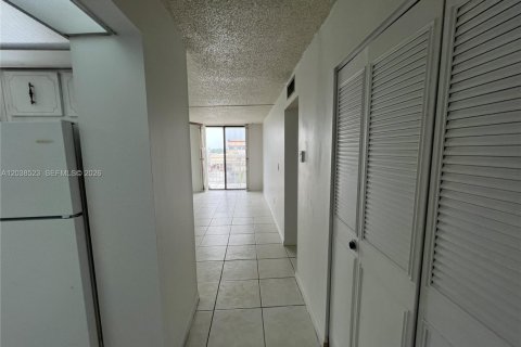 Condo in North Miami Beach, Florida, 1 bedroom  № 2182209 - photo 7
