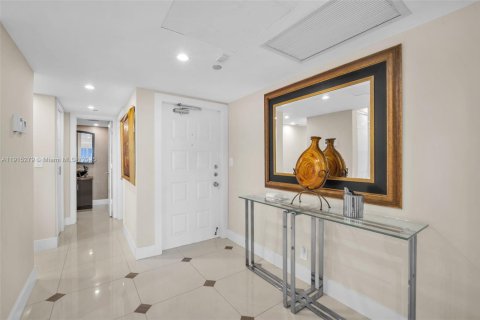 Снять в аренду кондоминиум в Помпано-Бич, Флорида 3 спальни, 159.42м2, № 1970737 - фото 7