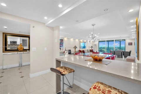 Снять в аренду кондоминиум в Помпано-Бич, Флорида 3 спальни, 159.42м2, № 1970737 - фото 10