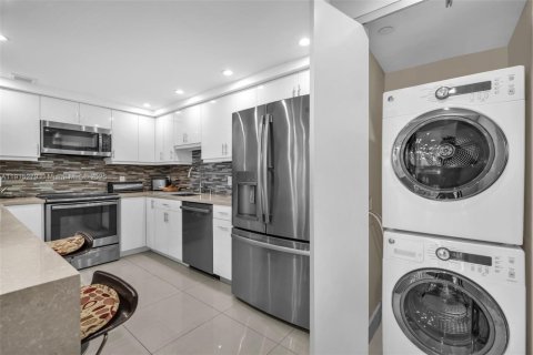 Снять в аренду кондоминиум в Помпано-Бич, Флорида 3 спальни, 159.42м2, № 1970737 - фото 11