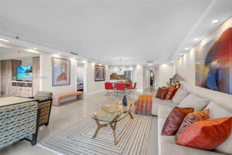 Снять в аренду кондоминиум в Помпано-Бич, Флорида 3 спальни, 159.42м2, № 1970737 - фото 22