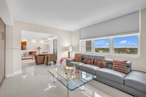 Снять в аренду кондоминиум в Помпано-Бич, Флорида 3 спальни, 159.42м2, № 1970737 - фото 25