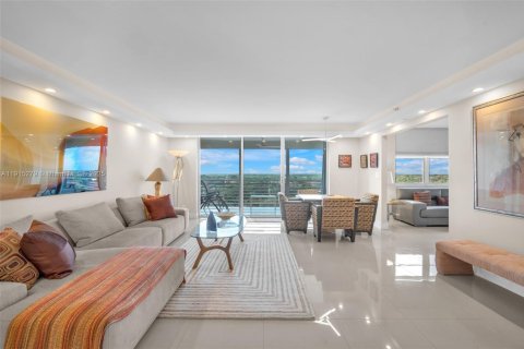 Снять в аренду кондоминиум в Помпано-Бич, Флорида 3 спальни, 159.42м2, № 1970737 - фото 18