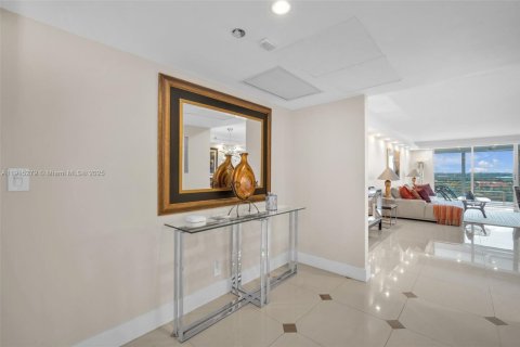 Снять в аренду кондоминиум в Помпано-Бич, Флорида 3 спальни, 159.42м2, № 1970737 - фото 6