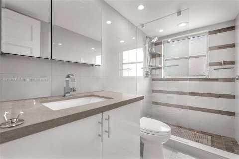 Снять в аренду кондоминиум в Помпано-Бич, Флорида 3 спальни, 159.42м2, № 1970737 - фото 27