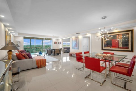 Снять в аренду кондоминиум в Помпано-Бич, Флорида 3 спальни, 159.42м2, № 1970737 - фото 17