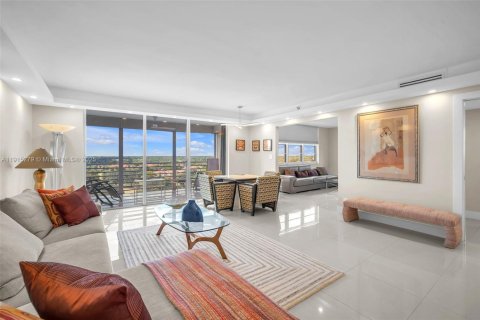 Снять в аренду кондоминиум в Помпано-Бич, Флорида 3 спальни, 159.42м2, № 1970737 - фото 21