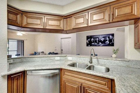 Condo in Palm Beach Gardens, Florida, 2 bedrooms  № 2193914 - photo 21