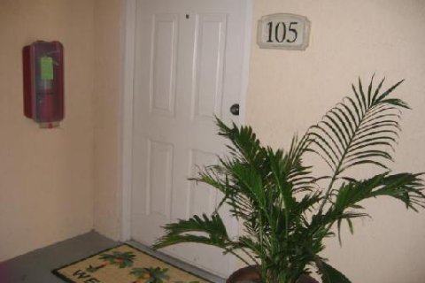Condo in Palm Beach Gardens, Florida, 2 bedrooms  № 2193914 - photo 7
