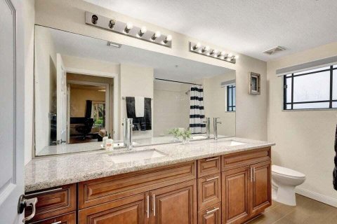 Condo in Palm Beach Gardens, Florida, 2 bedrooms  № 2193914 - photo 23