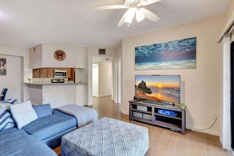 Condo in Palm Beach Gardens, Florida, 2 bedrooms  № 2193914 - photo 18