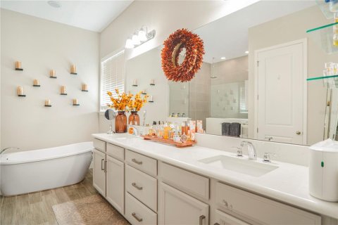 House in Winter Garden, Florida 6 bedrooms, 391.03 sq.m. № 1873030 - photo 24