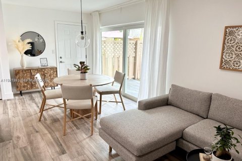 Condo in Doral, Florida, 1 bedroom  № 2043217 - photo 5