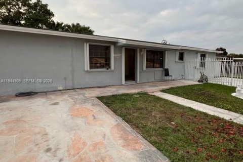 House in Homestead, Florida 4 bedrooms, 223.8 sq.m. № 2001429