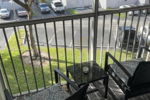 Condo in Dania Beach, Florida, 2 bedrooms  № 1705795 - photo 21