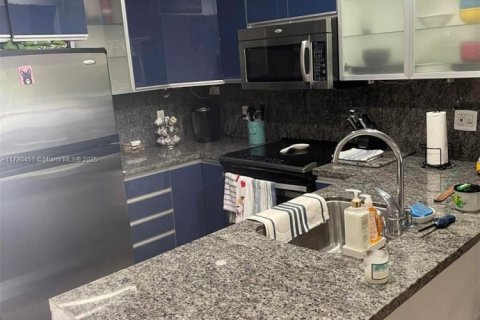 Condo in Dania Beach, Florida, 2 bedrooms  № 1705795 - photo 5