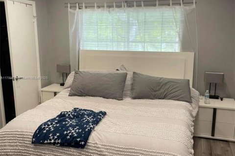 Condo in Dania Beach, Florida, 2 bedrooms  № 1705795 - photo 11