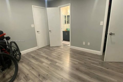 Condo in Dania Beach, Florida, 2 bedrooms  № 1705795 - photo 15