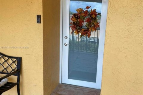 Condo in Dania Beach, Florida, 2 bedrooms  № 1705795 - photo 1